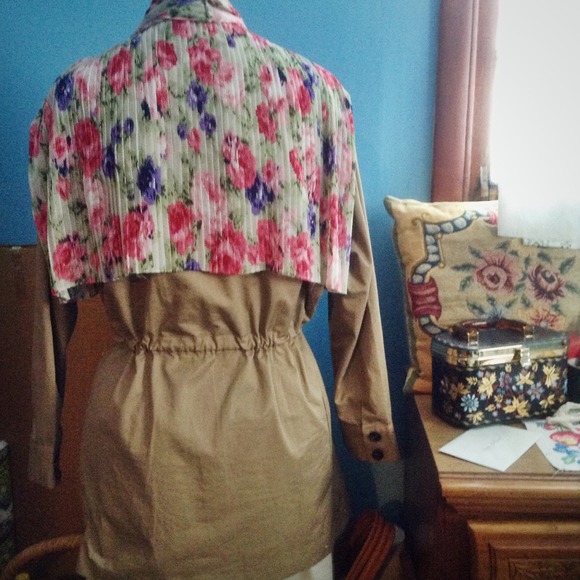 ModCloth Jackets & Coats - Modcloth Floral and Khaki Spring Jacket NEW ModCloth Jackets & Coats - Modcloth Floral and Khaki Spring Jacket NEW