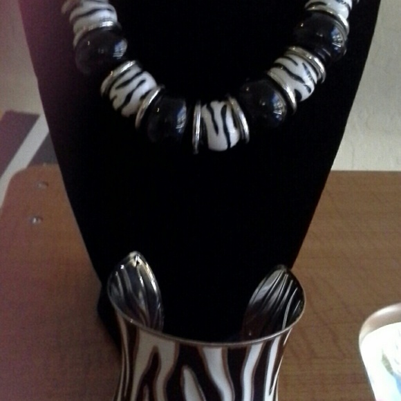 Beautiful zebra strip set - Picture 1 of 1
