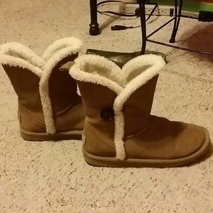 Used American Eagle boots