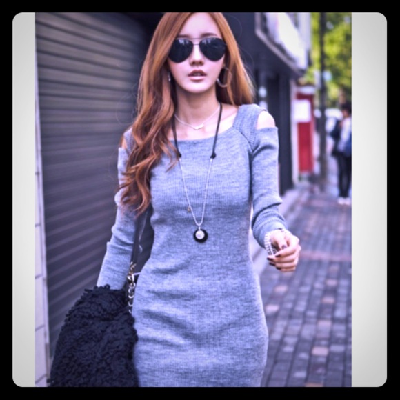 Grey sweater dress with slit on the shoulders