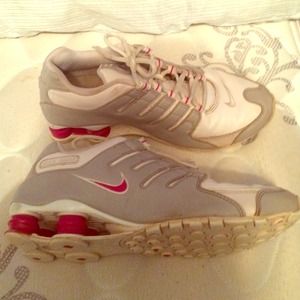 Size 9 in women's. Nike shocks pink white and gray