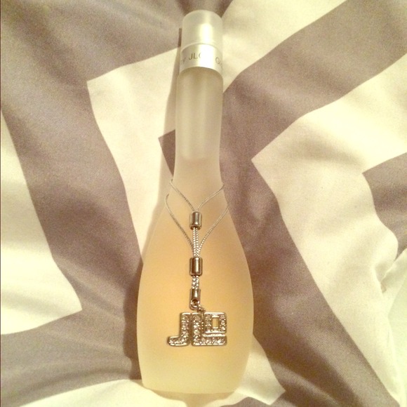 JLo Glo perfume
