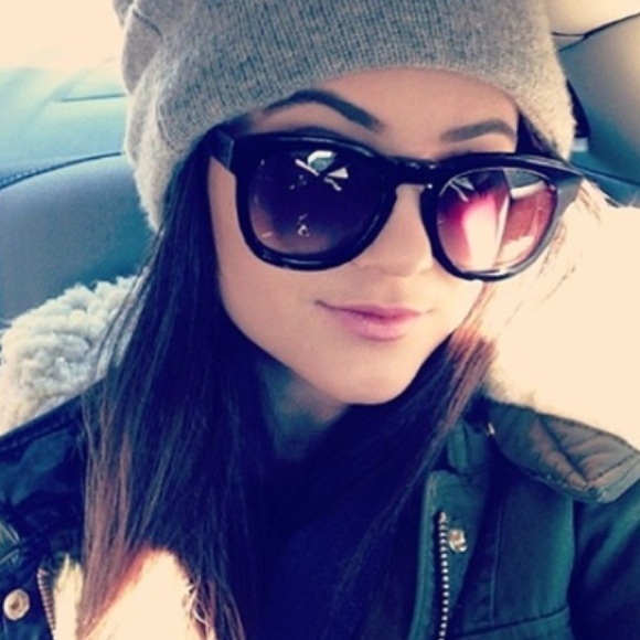 Wildfox Accessories - 🎉HP🎉Classic Fox wayfarer Sunglasses