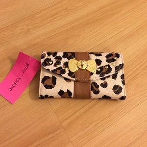 🎀Betsey Johnson🎀 leopard turn lock flap wallet