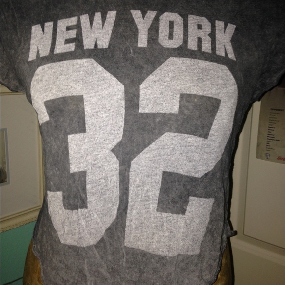 New York 32 Brandy Melville Tee - Picture 2 of 3