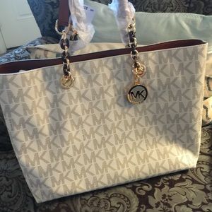 Bundle trade with designer 321 MK Cynthia