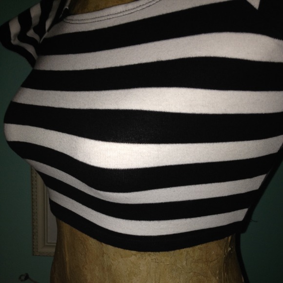 Black and White Crop Top - Picture 2 of 3