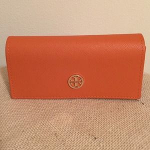 PRICE DROP🌞 Tory Burch Sunglasses Case!
