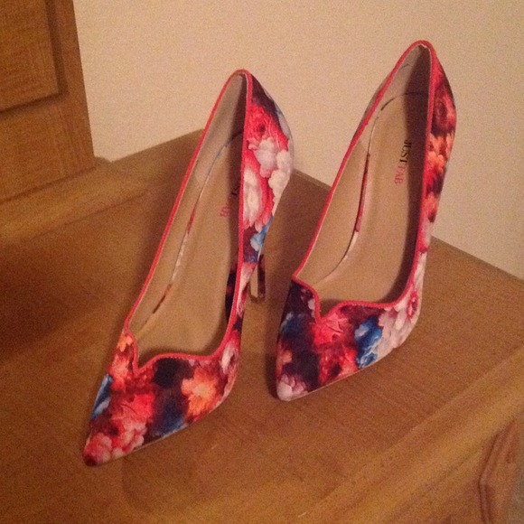 JUSTFAB FRANCINE FLORAL HEEL