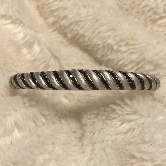 Platinum over SS with black spinel stones