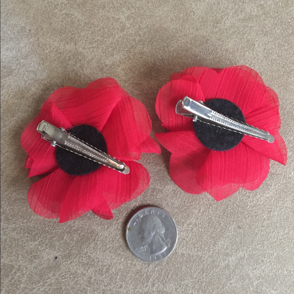 Red Flower Clips - Picture 4 of 5