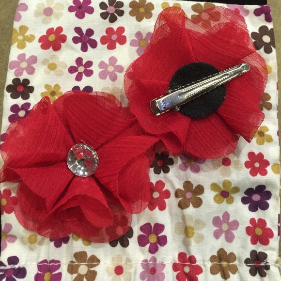 Red Flower Clips - Picture 2 of 5