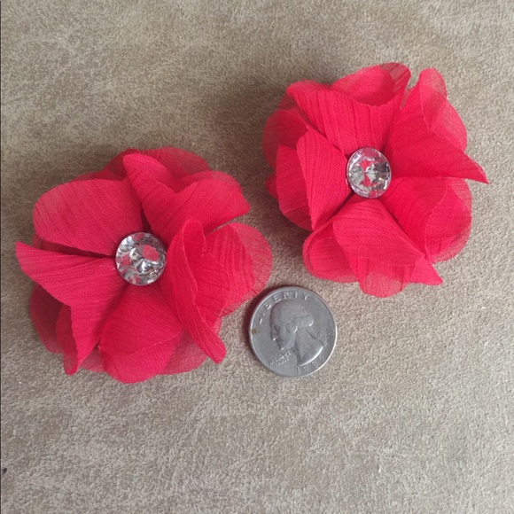 Red Flower Clips - Picture 3 of 5