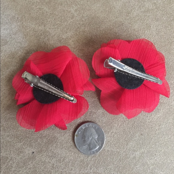 Red Flower Clips - Picture 4 of 5