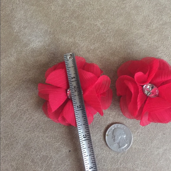 Red Flower Clips - Picture 5 of 5