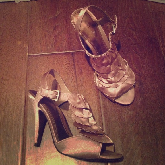 Classy silk floral heel❤️