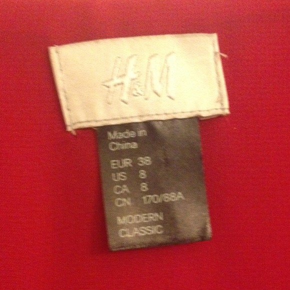 Silk red dress only worn twice ! - Picture 4 of 4