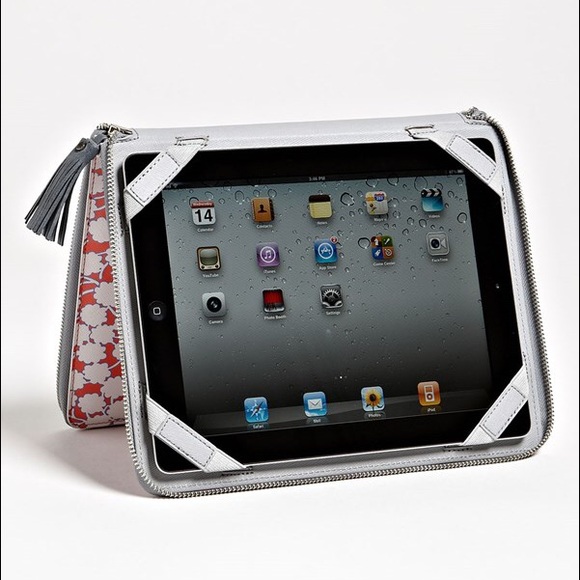 ✨PM Editor Pick!✨ Diane von Furstenberg iPad Case - Picture 4 of 4