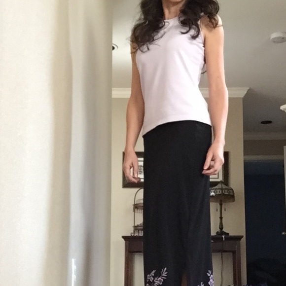 Skirt and purple tank top outfit - Picture 2 of 4