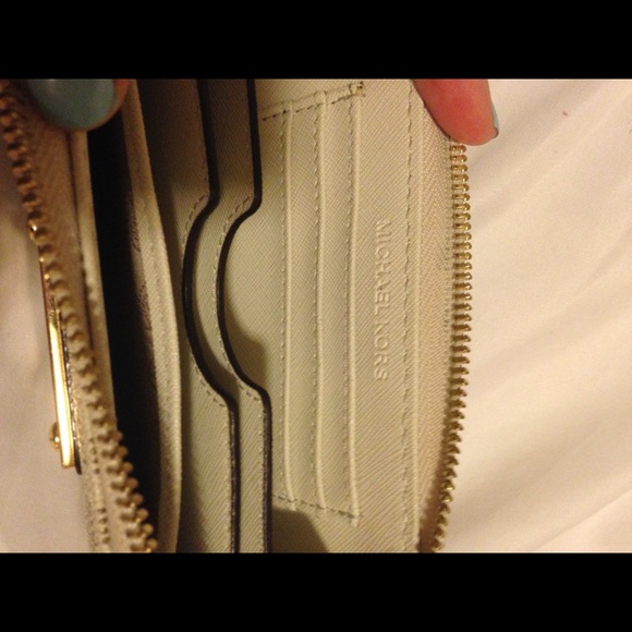 MICHAEL KORS Wristlet - Picture 4 of 4