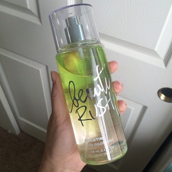 VS Beauty Rush body mist in Appletini
