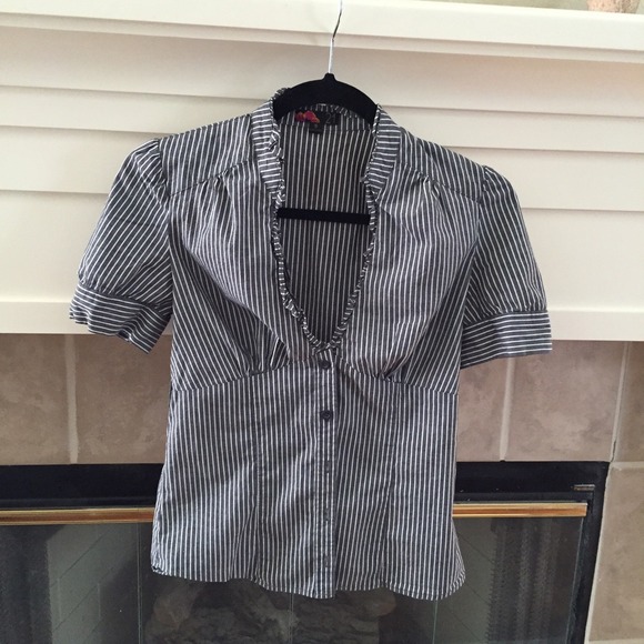 Pin Strip fitted button up blouse - Picture 2 of 4