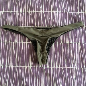 Acacia fig axel bottoms