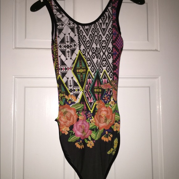 Top - Picture 2 of 3