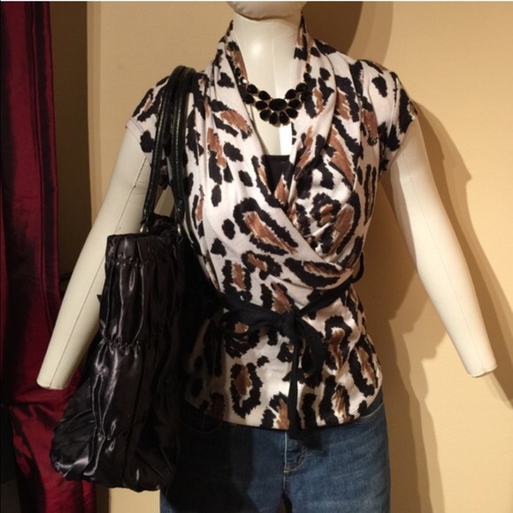 Beautiful leopard top in polyester. - Picture 1 of 4