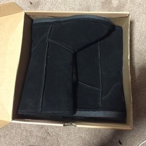 Bearpaw black boots