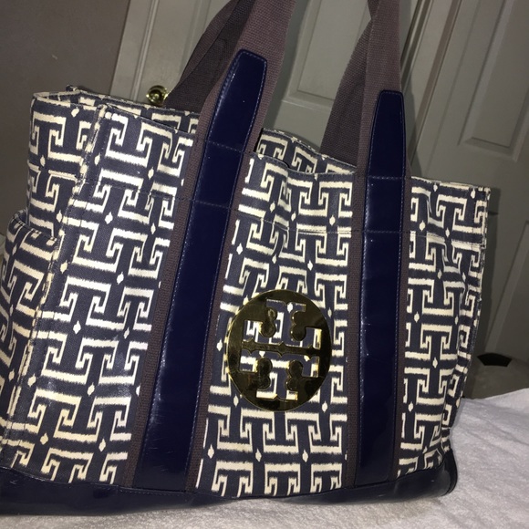 Tory Burch Handbags - Authentic Tory burch shoulder bag