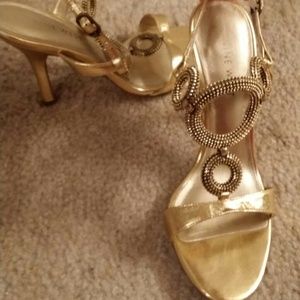 Nine West size 5.5 Gold Heels
