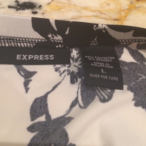 Express Black & Ivory Skirt - Picture 2 of 4