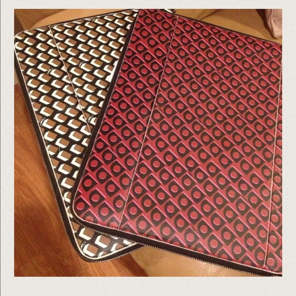 Gifted in a Bundle • DVF Laptop Cover - Picture 3 of 3