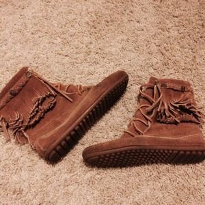 Minnetonka Brown Suede Booties