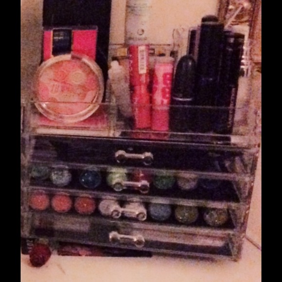 Acrylic 4 drawer set (makeup not included)