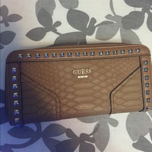 Guess zip around wallet