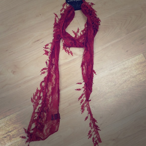 'Vintage' lace scarf
