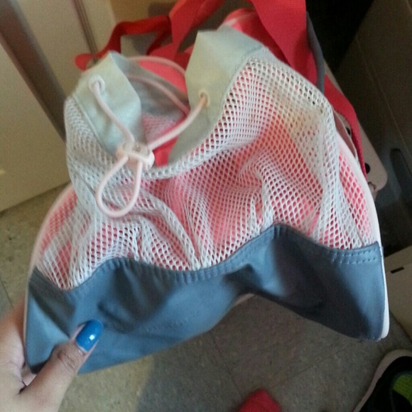 **sold**Nike M gym bag- good condition - Picture 2 of 4