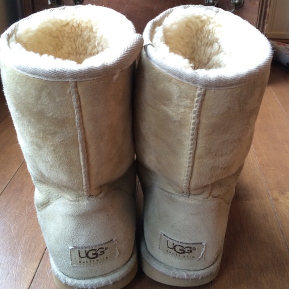 UGG Boots - Carpool Uggs size 9. Classic short. Great price!
