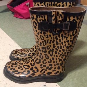Leopard rain boots