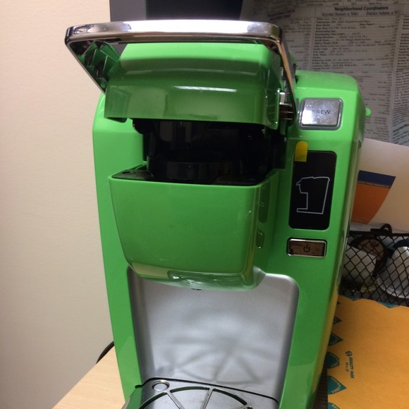 Flash green Keurig B-10...excellent condition!