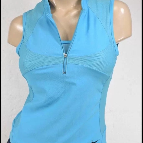 Nike fitness top
