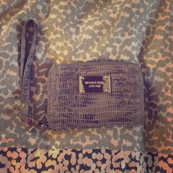 Micheal Kors wristlet
