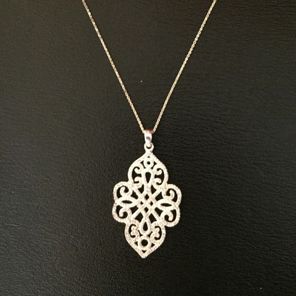 Stella and dot silver necklace