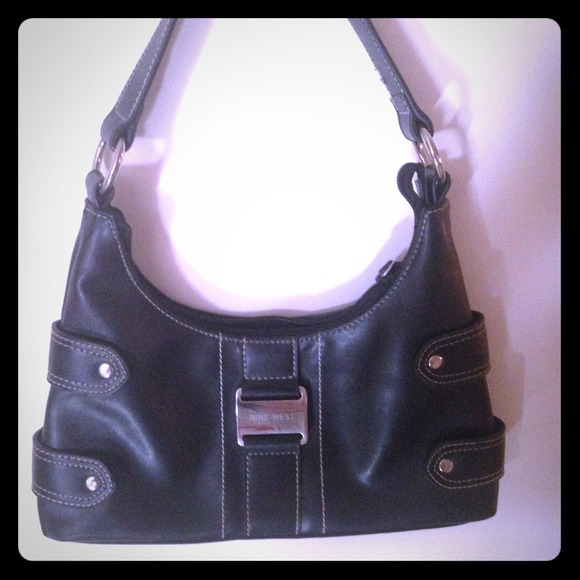 Black leather Nine West purse