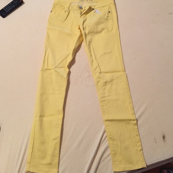 Yellow skinny jeans