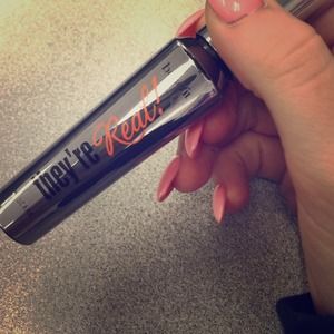 They're Real! Falsies mascara by Benefit. (Boxed)