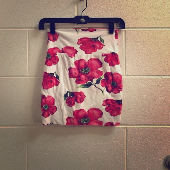 Fitted skirt