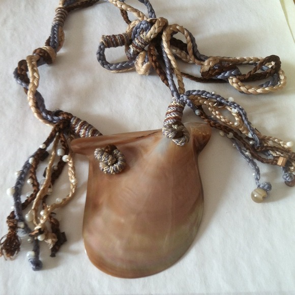 Shell necklace - Picture 2 of 3